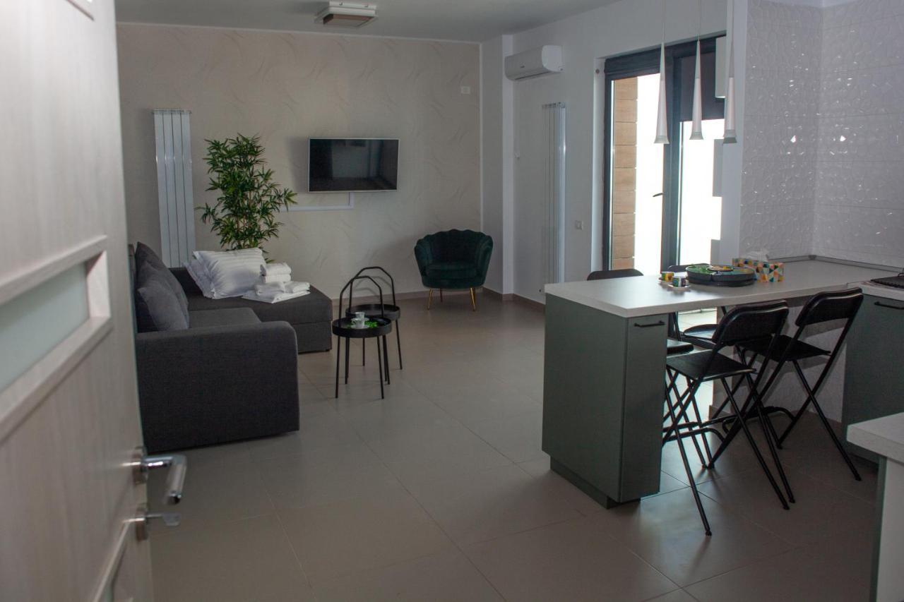 Green Apartament Near The Beach Нэводари Экстерьер фото