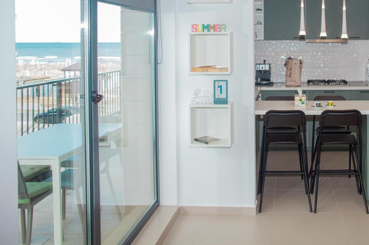 Green Apartament Near The Beach Нэводари Экстерьер фото